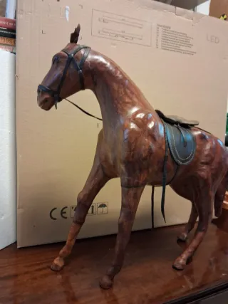 Caballo de piel cuero