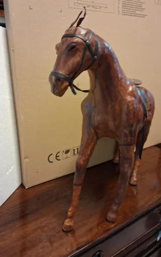 Caballo de piel cuero