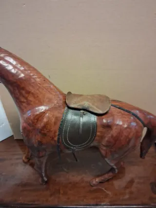 Caballo de piel cuero