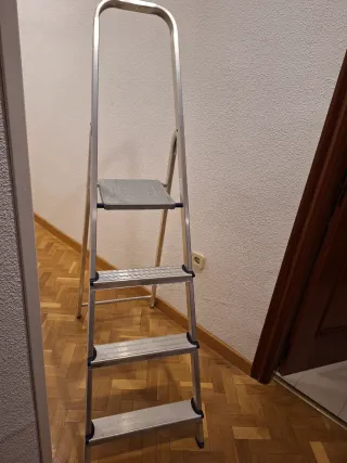 Escalera plegable 4 peldaños