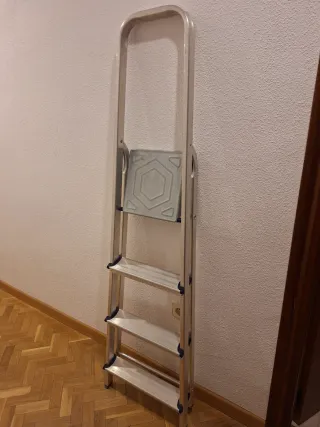 Escalera plegable 4 peldaños