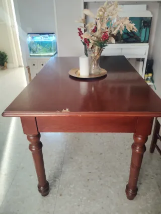 Mesa de salón con 4 cajones