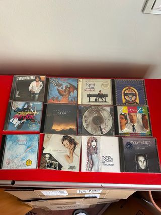 Estantería para CDs de madera y CDs a la venta