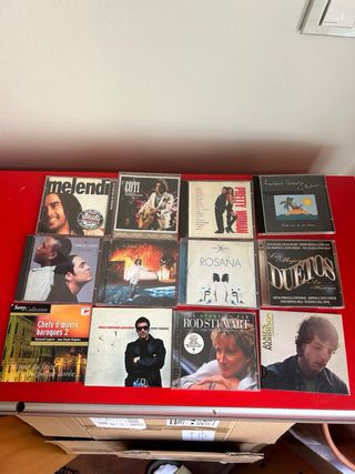 Estantería para CDs de madera y CDs a la venta