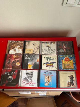 Estantería para CDs de madera y CDs a la venta