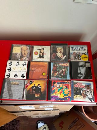 Estantería para CDs de madera y CDs a la venta