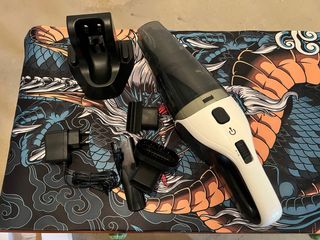 Aspirador de mano con accesorios