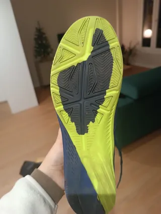 Deportivas Fútbol Sala Decathlon sin usar