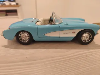 1:18 Chevrolet Corvette 1957 Road Tough