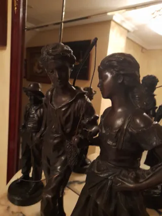 Figura bronce pareja pescadores