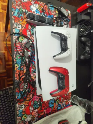 Playstation 5 con dos mandos y base de carga