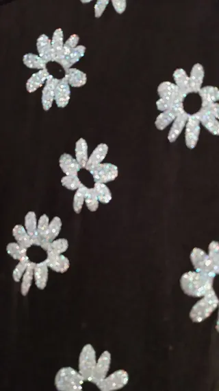 Blusa fiesta flores plateadas