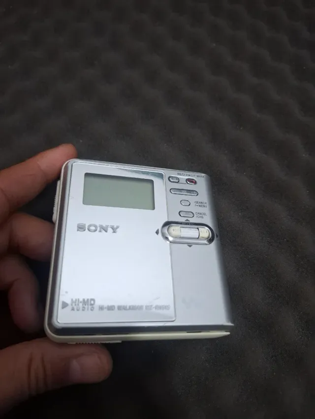 Sony Hi-MD Walkman MZ-RH910 Prata