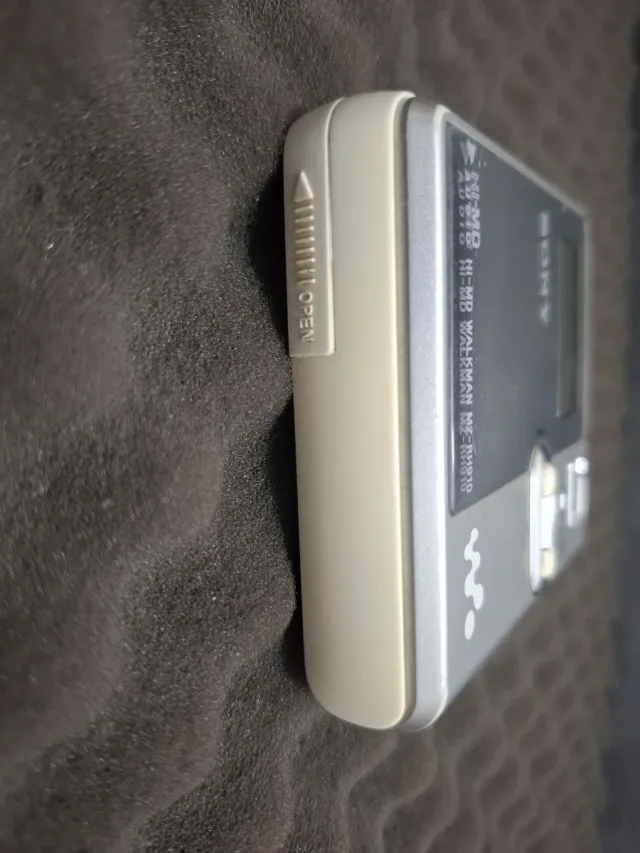 Sony Hi-MD Walkman MZ-RH910 Prata