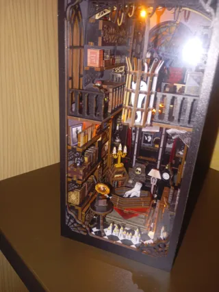 Casa Miniatura Madera Familia Addams Book Nook