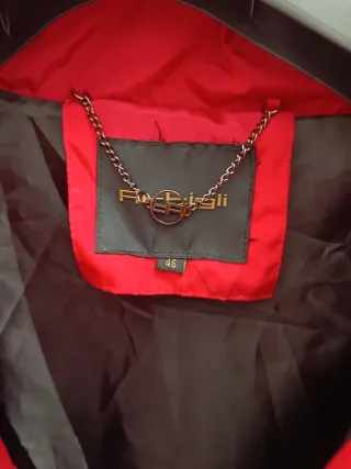 Giubbotto donna rosso con zip nera