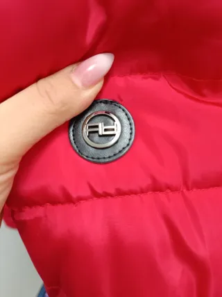 Giubbotto donna rosso con zip nera