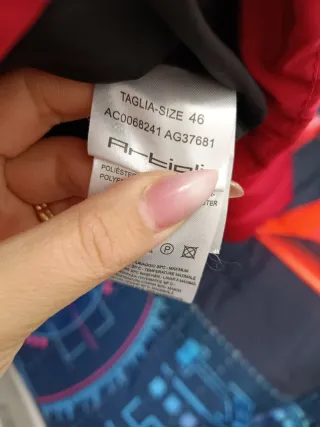 Giubbotto donna rosso con zip nera