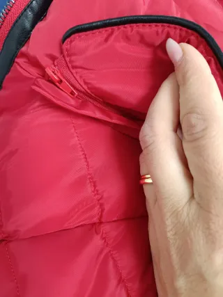 Giubbotto donna rosso con zip nera