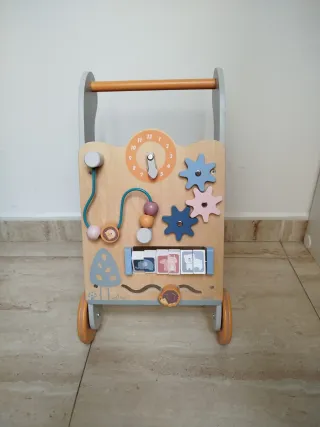 Correpasillos de madera nuevo