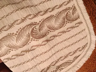 Colcha vintage blanca y marrón