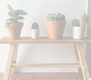 Banquito de madera natural