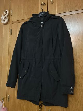 Abrigo largo estilo parka negro