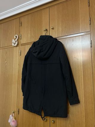 Abrigo largo estilo parka negro