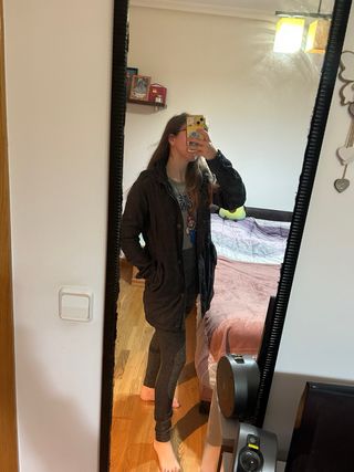 Abrigo largo estilo parka negro