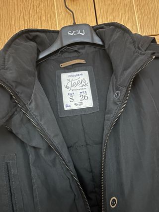 Abrigo largo estilo parka negro