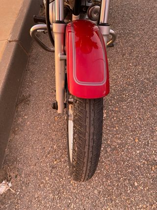 Moto Yamaha Roja con Maletero