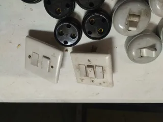 Lote interruptores y enchufes antiguos