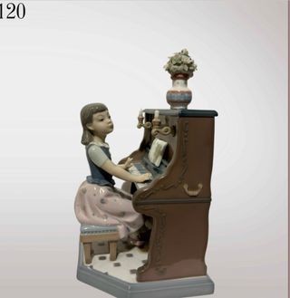 Figura Lladró Niña Tocando Piano