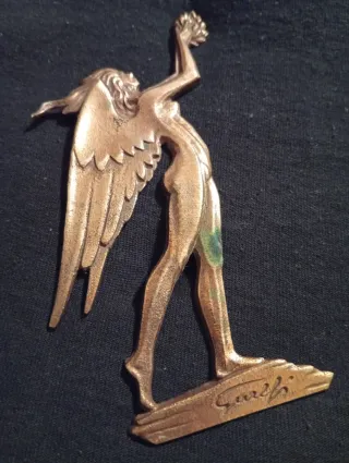 Fregio vintage donna alata