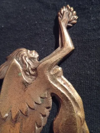 Fregio vintage donna alata