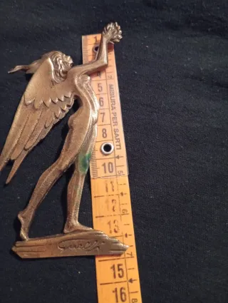 Fregio vintage donna alata