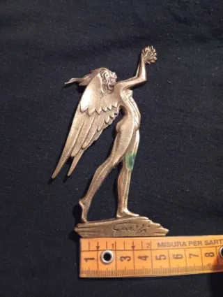 Fregio vintage donna alata