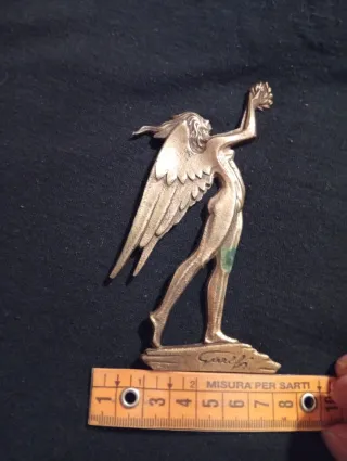 Fregio vintage donna alata