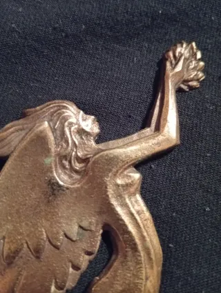 Fregio vintage donna alata