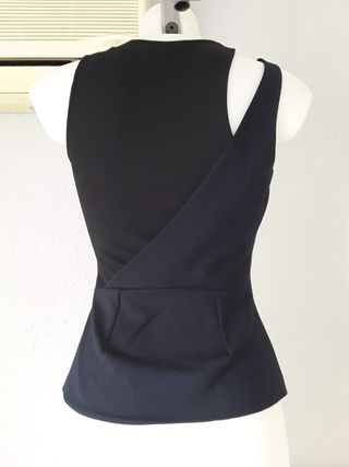 Top bicolor asimétrico. On You. Talla XS