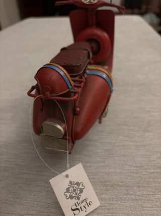 Moto Decorativa Latón Roja