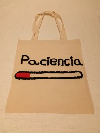 Totes hechos y bordados a mano