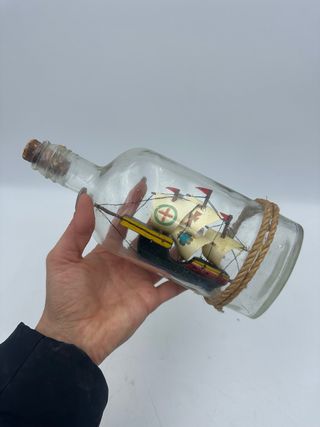 Bottiglia con nave pirata