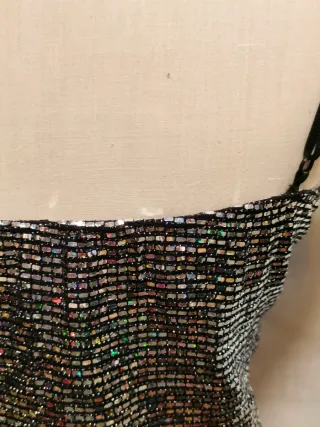 Vestido corto escote V brillante