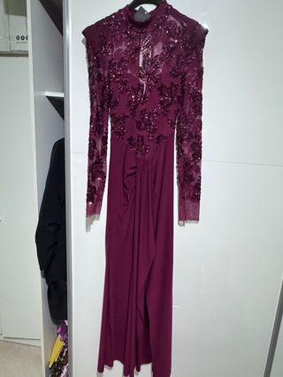 Abito elegante bordeaux con cartellino