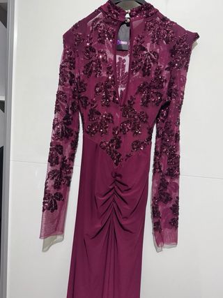 Abito elegante bordeaux con cartellino