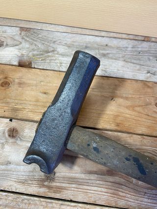 Martillo de forja antiguo. Bellota.