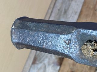 Martillo de forja antiguo. Bellota.