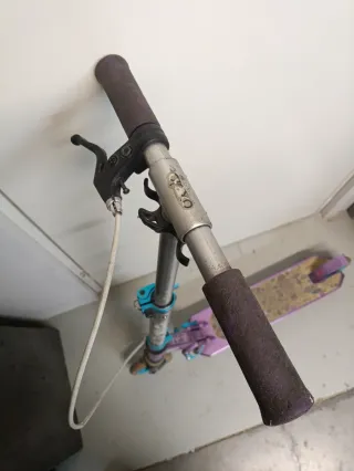 Lote Patinetes infantil morado y azul 30€ los 2...