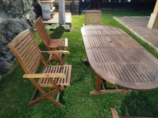 Mesa de jardín de madera extensible y sillas